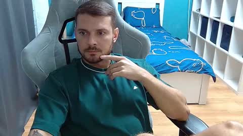 Snapshot of hot_cap_77 chatting on 14, 10, 2025 hot_cap_77 online show from 14, 10, 2025