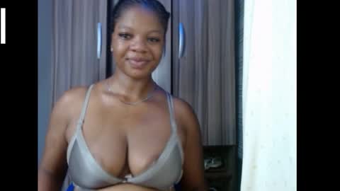 Snapshot of hot_choco_choco chatting on 5, 12, 2025 peace online show from 5, 12, 2025