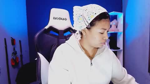 Snapshot of hot_chocolate_4u chatting on 10, 11, 2025 hot chocolate 4u online show from 10, 11, 2025