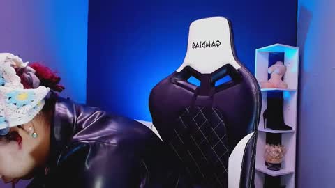 Snapshot of hot_chocolate_4u chatting on 11, 11, 2025 hot chocolate 4u online show from 11, 11, 2025