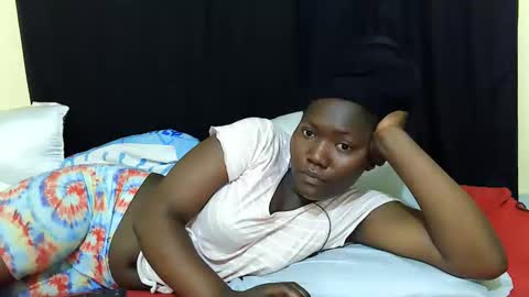 Snapshot of hot_darling95 chatting on 16, 9, 2025 Milly online show from 16, 9, 2025