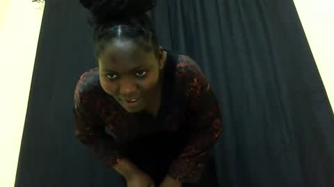 Snapshot of hot_darling95 chatting on 27, 9, 2025 Milly online show from 27, 9, 2025