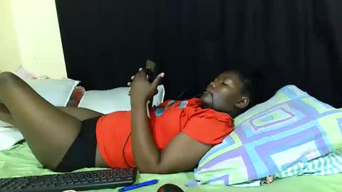 Snapshot of hot_darling95 chatting on 1, 10, 2025 Milly online show from 1, 10, 2025