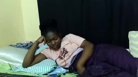 Snapshot of hot_darling95 chatting on 3, 10, 2025 Milly online show from 3, 10, 2025