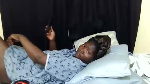 Snapshot of hot_darling95 chatting on 6, 10, 2025 Milly online show from 6, 10, 2025