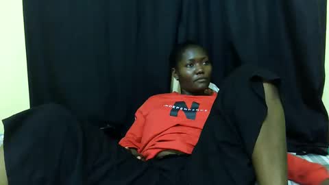 Snapshot of hot_darling95 chatting on 12, 10, 2025 Milly online show from 12, 10, 2025