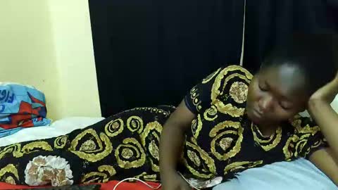 Snapshot of hot_darling95 chatting on 21, 10, 2025 Milly online show from 21, 10, 2025