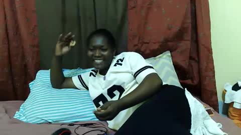 Snapshot of hot_darling95 chatting on 9, 11, 2025 Milly online show from 9, 11, 2025