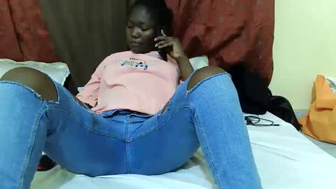 Snapshot of hot_darling95 chatting on 14, 11, 2025 Milly online show from 14, 11, 2025