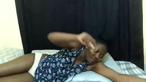 Snapshot of hot_darling95 chatting on 3, 12, 2025 Milly online show from 3, 12, 2025