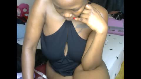Snapshot of hot_ebony11 chatting on 19, 9, 2025 chooo pie online show from 19, 9, 2025
