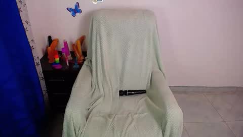 Snapshot of hot_girl01_hanna chatting on 12, 11, 2025 angie online show from 12, 11, 2025