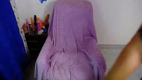 Snapshot of hot_girl01_hanna chatting on 5, 12, 2025 angie online show from 5, 12, 2025