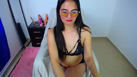 Snapshot of hot_girl01_hanna chatting on 27, 3, 2026 angie online show from 27, 3, 2026