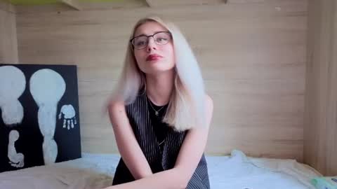 hot_kittie_hot online show from 12, 6, 2026