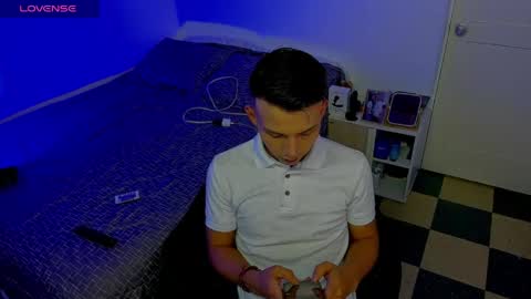 Snapshot of hot_latin_temptation chatting on 12, 5, 2026 Alejandro online show from 12, 5, 2026