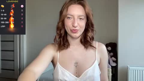 Snapshot of hot_lliinns chatting on 13, 11, 2025 Lina online show from 13, 11, 2025