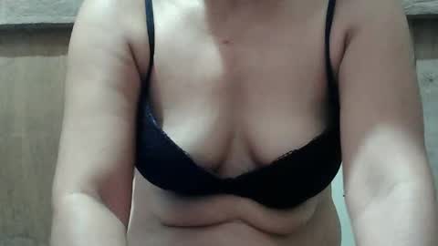 Snapshot of hot_mama09 chatting on 9, 2, 2025 hotmama online show from 9, 2, 2025