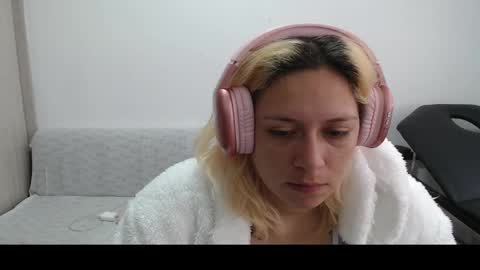 Mia online show from 10, 3, 2025