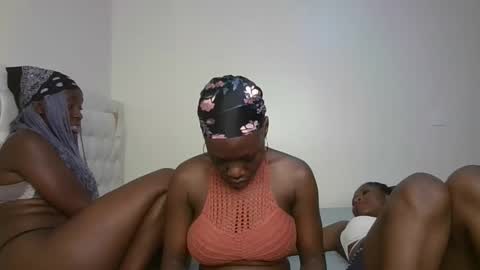 Snapshot of hot_petite1 chatting on 10, 11, 2025 Hot petite online show from 10, 11, 2025