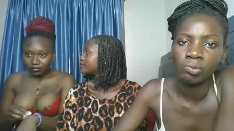 Snapshot of hot_petite1 chatting on 19, 12, 2025 Hot petite online show from 19, 12, 2025