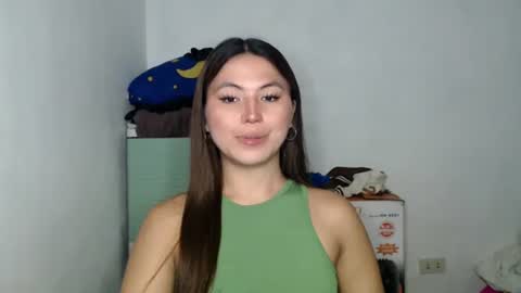 Snapshot of hot_precious_nikki chatting on 25, 4, 2026 Nikki online show from 25, 4, 2026