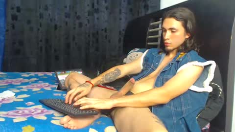 Snapshot of hot_sharks__ chatting on 2, 11, 2025 Hot Sharks online show from 2, 11, 2025