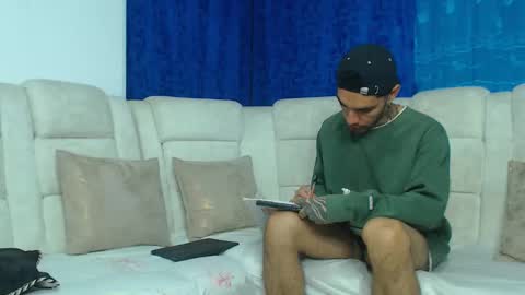 Hot Sharks   online show from 4, 2, 2026