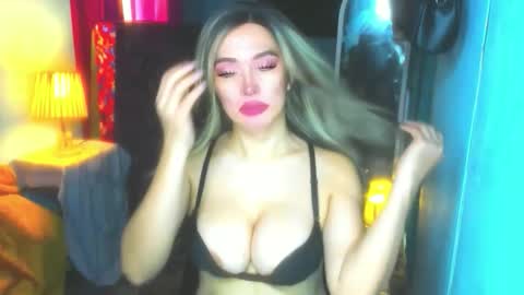 Snapshot of hotbabe_tanya chatting on 17, 11, 2025 T A N Y A online show from 17, 11, 2025