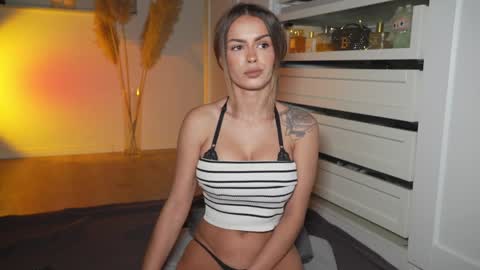 Snapshot of hotbella_ chatting on 26, 10, 2025 Bella online show from 26, 10, 2025