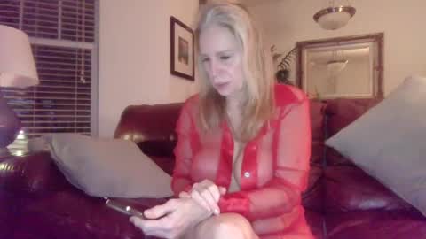 hotblondemilf1962 online show from 11, 1, 2025