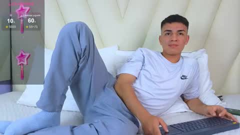 hotboy21_ online show from 7, 11, 2025