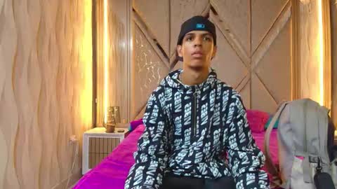 hotcouple_222 online show from 16, 11, 2025