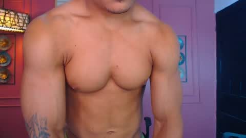 Snapshot of hotcrew_ chatting on 24, 6, 2026 Hussain aaron and Ekko online show from 24, 6, 2026