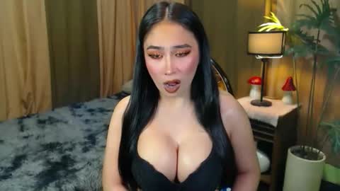 Snapshot of hotevatrans chatting on 5, 11, 2025 EVA online show from 5, 11, 2025