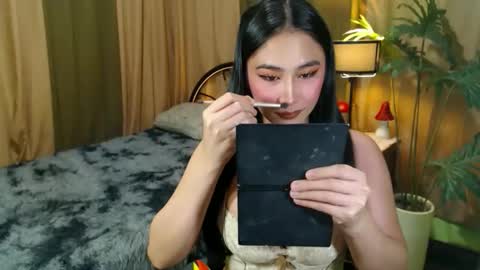 Snapshot of hotevatrans chatting on 6, 11, 2025 EVA online show from 6, 11, 2025