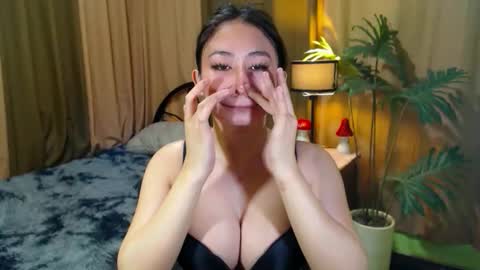 Snapshot of hotevatrans chatting on 9, 11, 2025 EVA online show from 9, 11, 2025