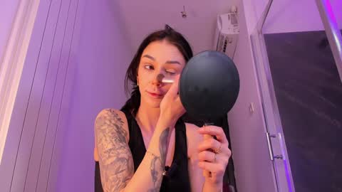 hotfallingdevil online show from 5, 3, 2026