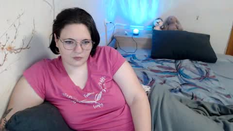 Snapshot of hotfiremommy chatting on 2, 2, 2025 LimonkaFire online show from 2, 2, 2025