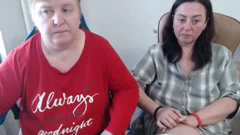 Snapshot of hotfiremommy chatting on 13, 11, 2025 LimonkaFire online show from 13, 11, 2025