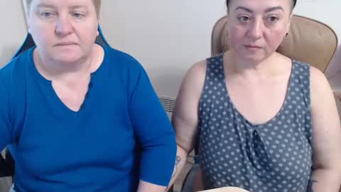 Snapshot of hotfiremommy chatting on 23, 11, 2025 LimonkaFire online show from 23, 11, 2025