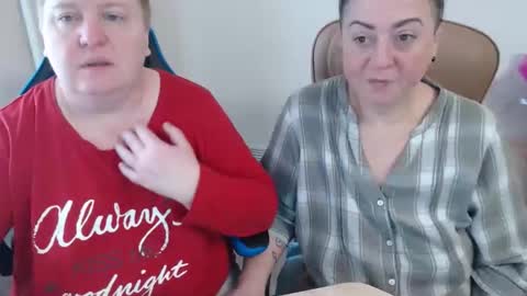 Snapshot of hotfiremommy chatting on 27, 11, 2025 LimonkaFire online show from 27, 11, 2025