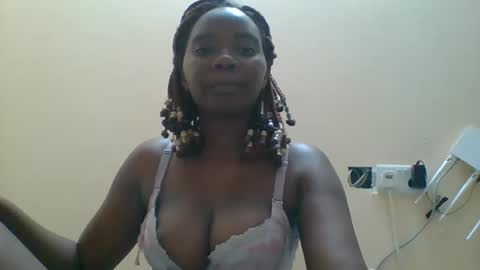 Snapshot of hotgodees chatting on 22, 10, 2025 Queen online show from 22, 10, 2025