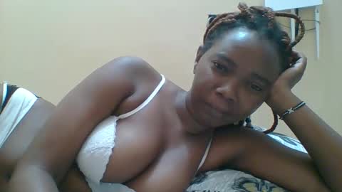 Snapshot of hotgodees chatting on 6, 11, 2025 Queen online show from 6, 11, 2025