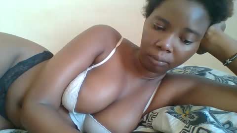 Snapshot of hotgodees chatting on 16, 11, 2025 Queen online show from 16, 11, 2025