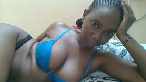 Snapshot of hotgodees chatting on 17, 11, 2025 Queen online show from 17, 11, 2025