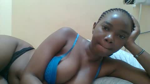 Snapshot of hotgodees chatting on 18, 11, 2025 Queen online show from 18, 11, 2025