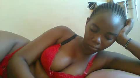 Snapshot of hotgodees chatting on 28, 11, 2025 Queen online show from 28, 11, 2025