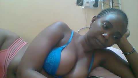 Snapshot of hotgodees chatting on 29, 11, 2025 Queen online show from 29, 11, 2025