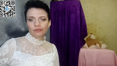 hotmamaqueen234 online show from 5, 4, 2026